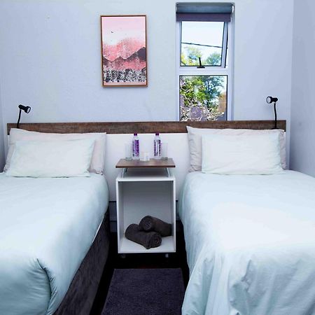 Jft Self Catering Units Bed & Breakfast อีสต์ลอนดอน ภายนอก รูปภาพ
